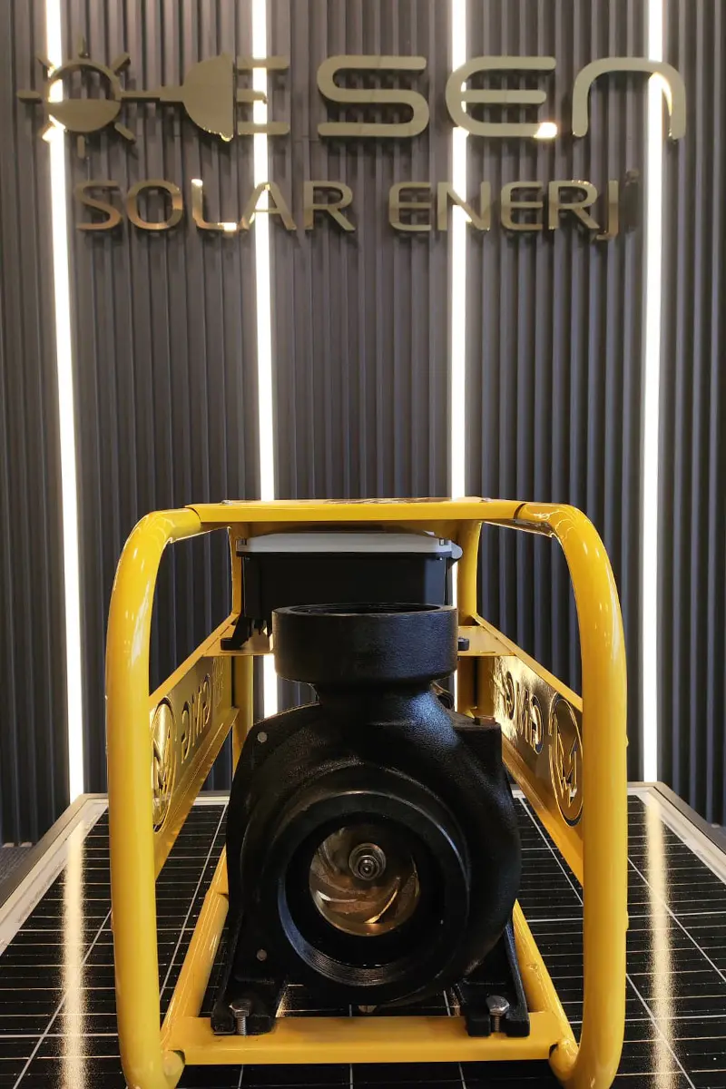 110 Volt - 400 Volt Arası Çalışabilen 2500 Watt Maks. 25 Metre 90 Ton Serisi Sürücülü Şamandıralı Dörtlük Çıkış Salyangoz Solar Pompa-detail